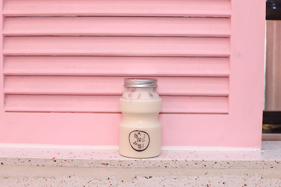 สามารถนําไปใช้ได้อีกหลายครั้ง Double Wall Square Cafe Transparent Boba Cup Round Clear 500ml Juice Tea Cup With Straw ถ้วยชาที่มีน้ําสับ