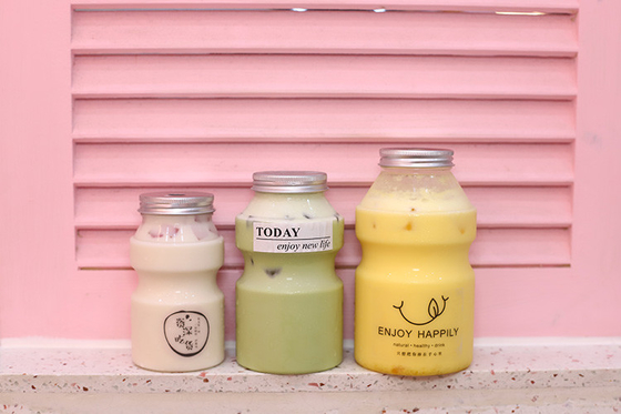 สามารถนําไปใช้ได้อีกหลายครั้ง Double Wall Square Cafe Transparent Boba Cup Round Clear 500ml Juice Tea Cup With Straw ถ้วยชาที่มีน้ําสับ