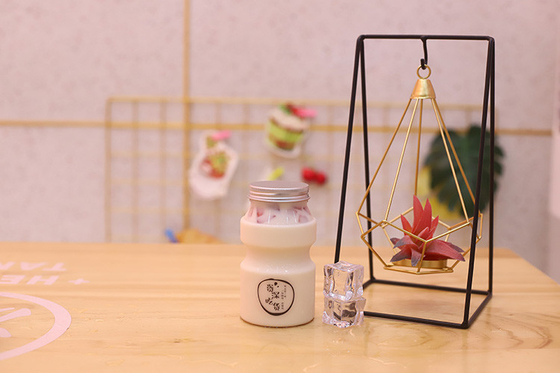 กระป๋องน้ําชานมพลาสติกกันการรั่ว ด้วยสกรูบนฝา วัสดุที่ทนทานและไม่มี BPA