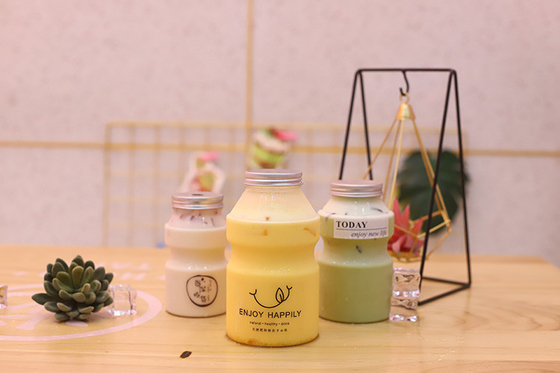 กระป๋องน้ําชานมพลาสติกกันการรั่ว ด้วยสกรูบนฝา วัสดุที่ทนทานและไม่มี BPA