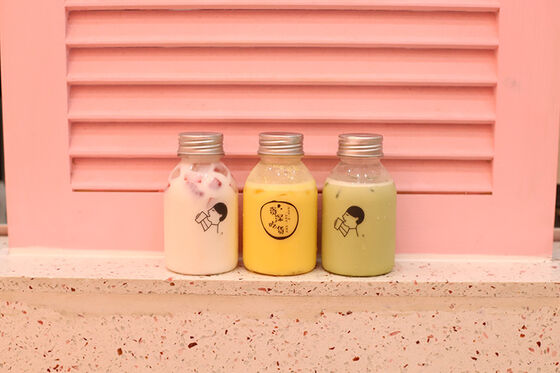 กระป๋องน้ําชานมประกอบด้วยกระป๋องประกอบด้วยการเลือกความจุ 120ml 250ml 350ml 500ml และ 1000ml เหมาะสําหรับการเก็บเครื่องดื่ม