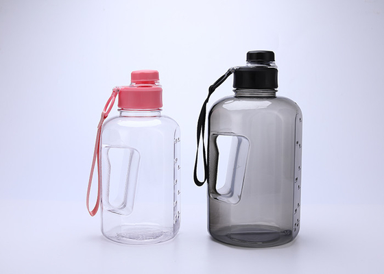 ขวดน้ำพลาสติกแบบพลิกด้านบนขนาด 2 ลิตรพร้อมที่จับ BPA Free